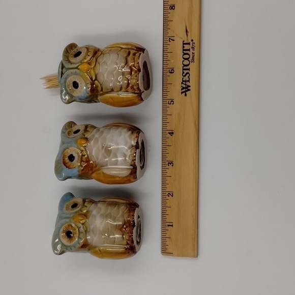 Matching ceramic owl salt and pepper shakers and toothpicks holder - Picture 4 of 6